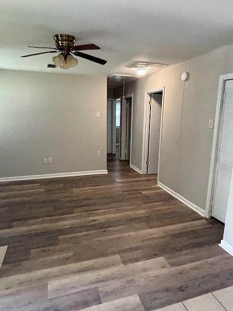 3 bed, 990 sqft, $1,600 — Photo 2