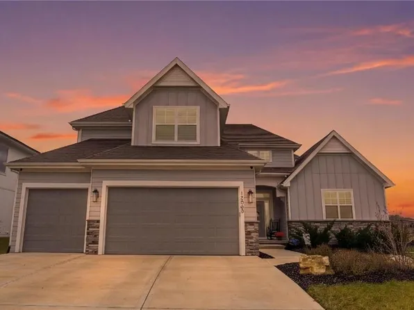 15305 W 172nd Pl, Olathe, KS 66062