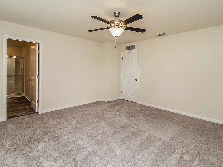 Lincoln Oaks — Photo 28