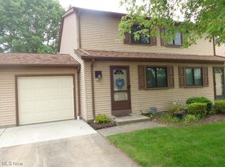 816 Gino Ln #816, Cleveland, OH 44109