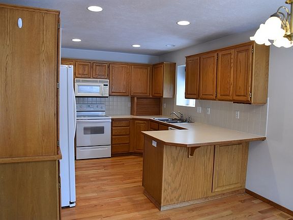 5th image of 11927 E 40th Ave
