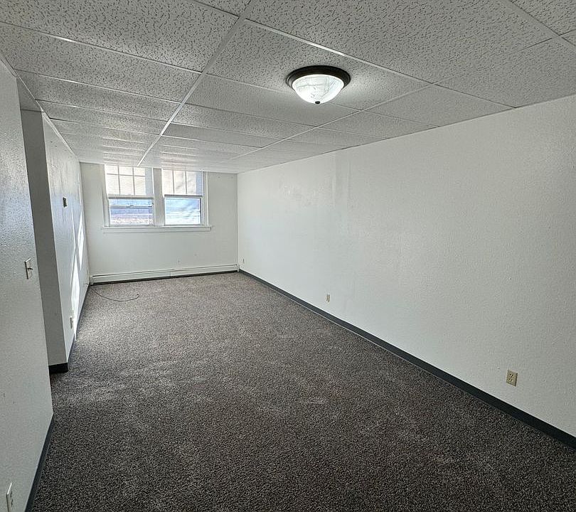 1st image of 402 2nd Ave NW #104