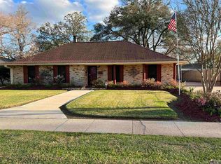 1121 E Fabian St, Gonzales, LA 70737