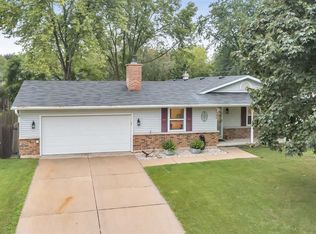 3746 Delahaut St, Green Bay, WI 54301