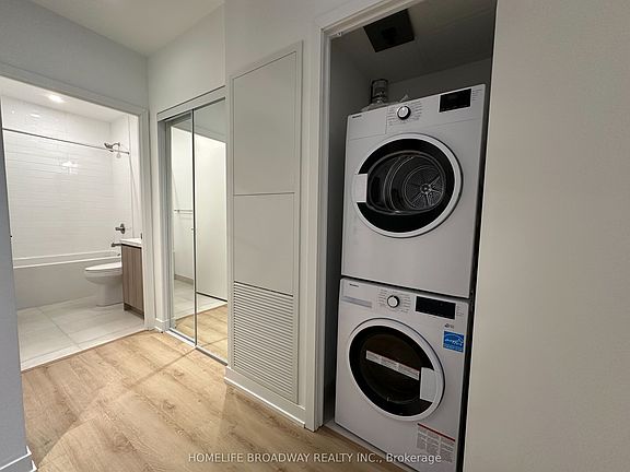 5th image of 319 Jarvis St #Penthouse 5