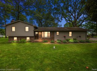 7871 Sunset St, West Bloomfield, MI 48323