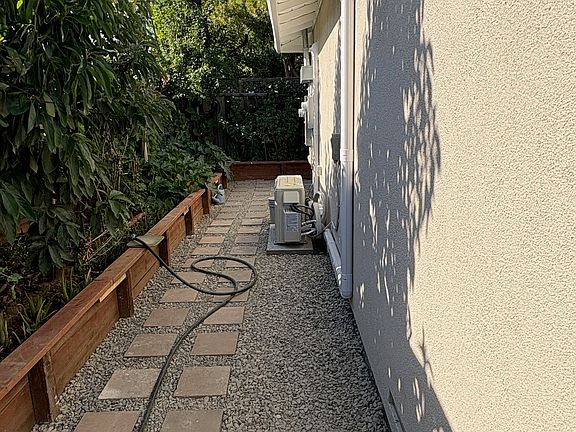 4th image of 5143 Leigh Ave #2