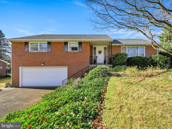 1807 Larchmont Ln, Lancaster, PA 17601