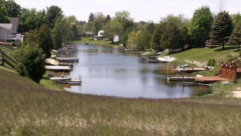 1st image of 590 Arrowhead Dr