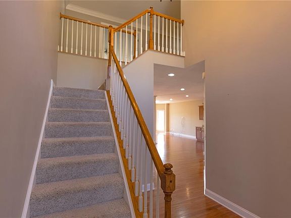 2nd image of 202 Prestwick Ct