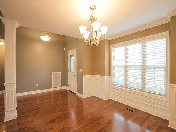 3rd image of 684 Richards Dr