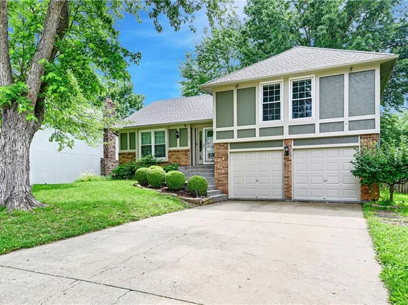 2105 S Scarborough St, Olathe, KS 66062