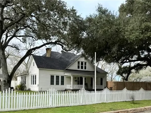 327 S Pumphrey St, Edna, TX 77957