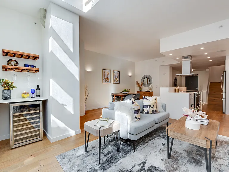 88 King St #110 — Photo 2