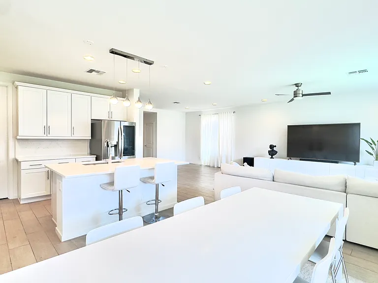 3109 E Louise Dr — Photo 6