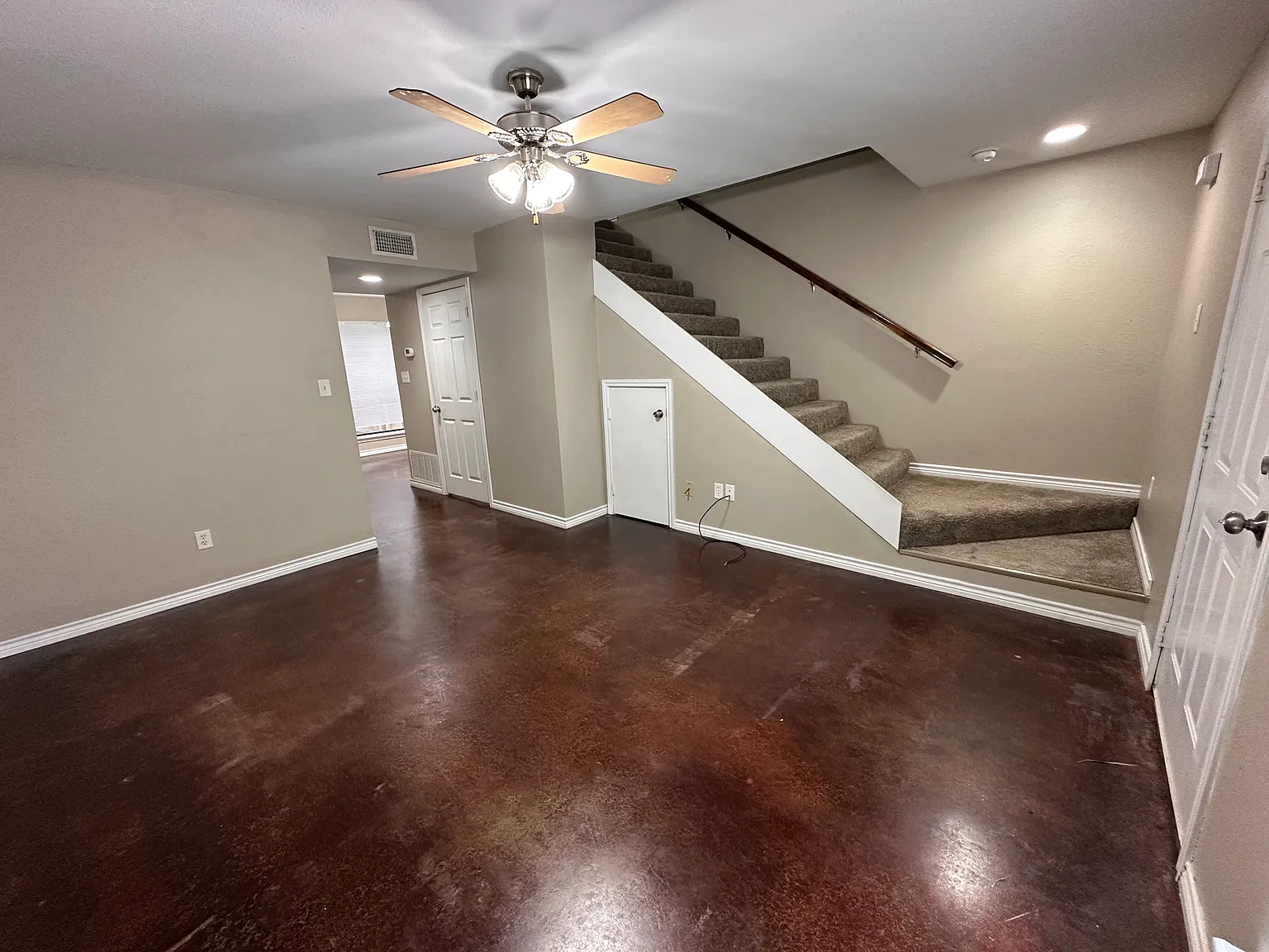 2 bed, 1.5 bath, 1050 sqft, $1,195 — Photo 1