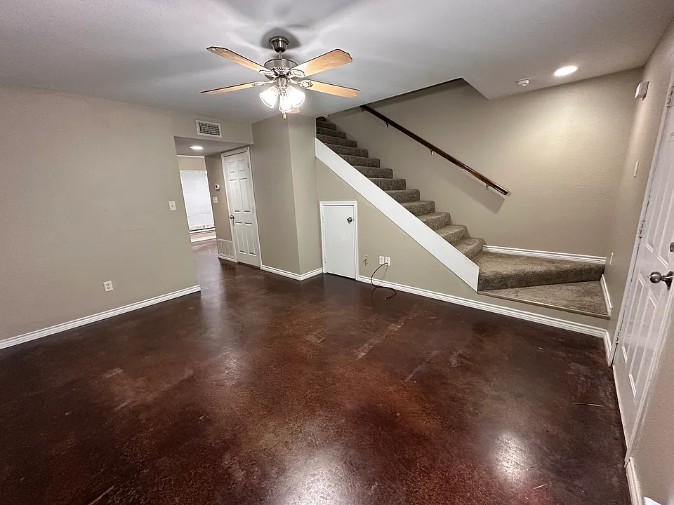 527 Tupelo Dr #106