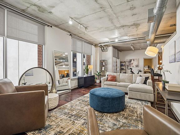 4th image of 1901 Post Oak Blvd APT 303