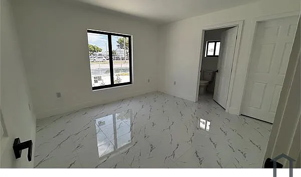 3 bed, 1350 sqft, $3,100 — Photo 4