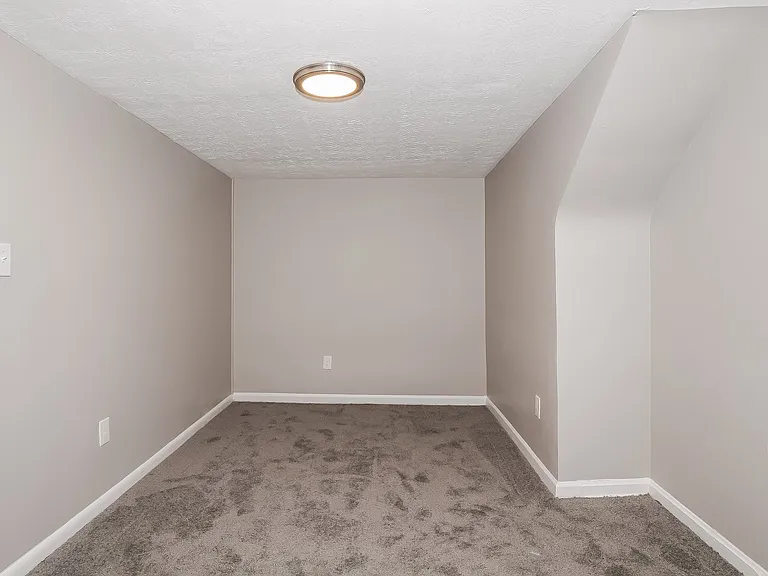 1337385_028_bedroom_13183955.jpg