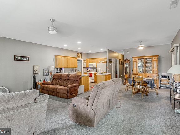 3rd image of 7 Bayberry St