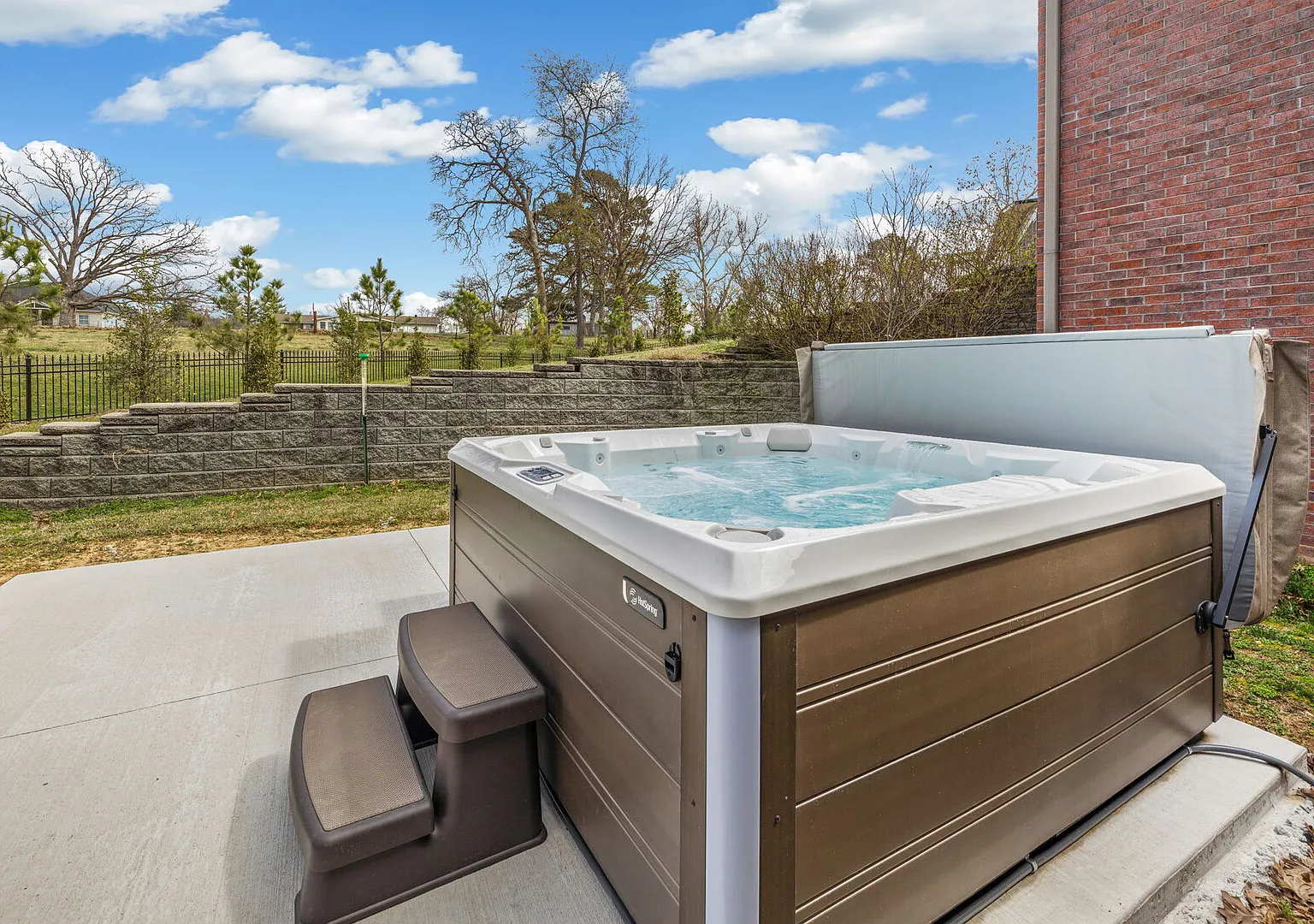 The Northender-Walk Downtown-ON MTB trail-HotTub — Photo 1