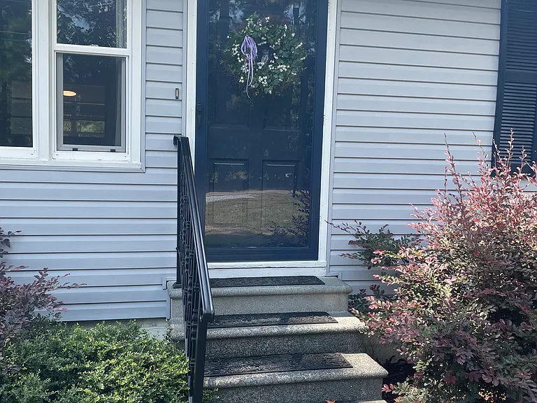 740 Fairway Dr — Photo 2