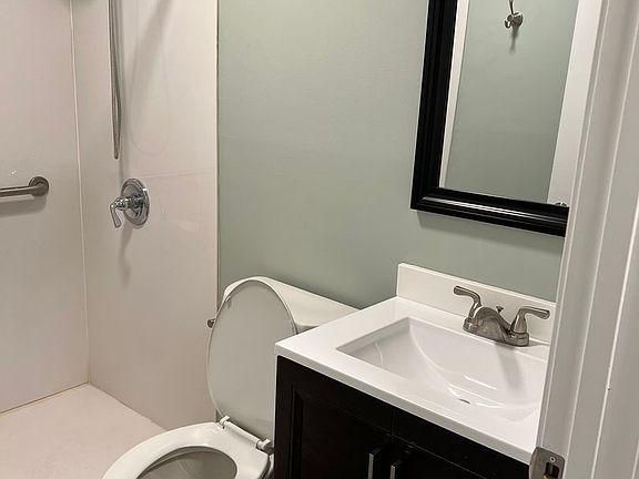 4th image of 518 Valley Dr