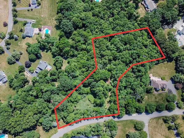 40 Highland Ridge Rd, Manalapan, NJ 07726