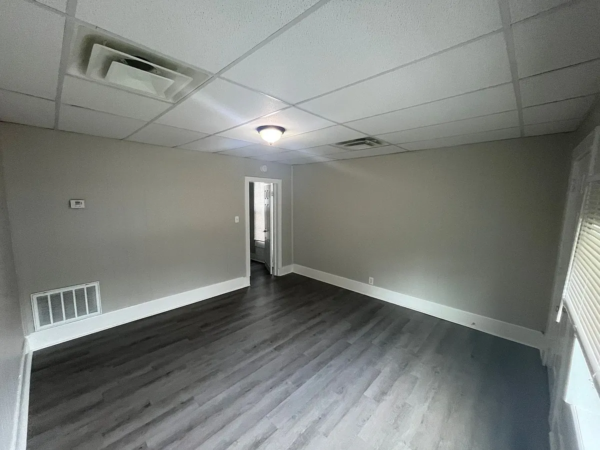 Building Photo - 1792 W Gaulbert Ave