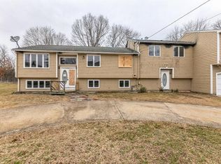 9 Enfield Dr, West Warwick, RI 02893