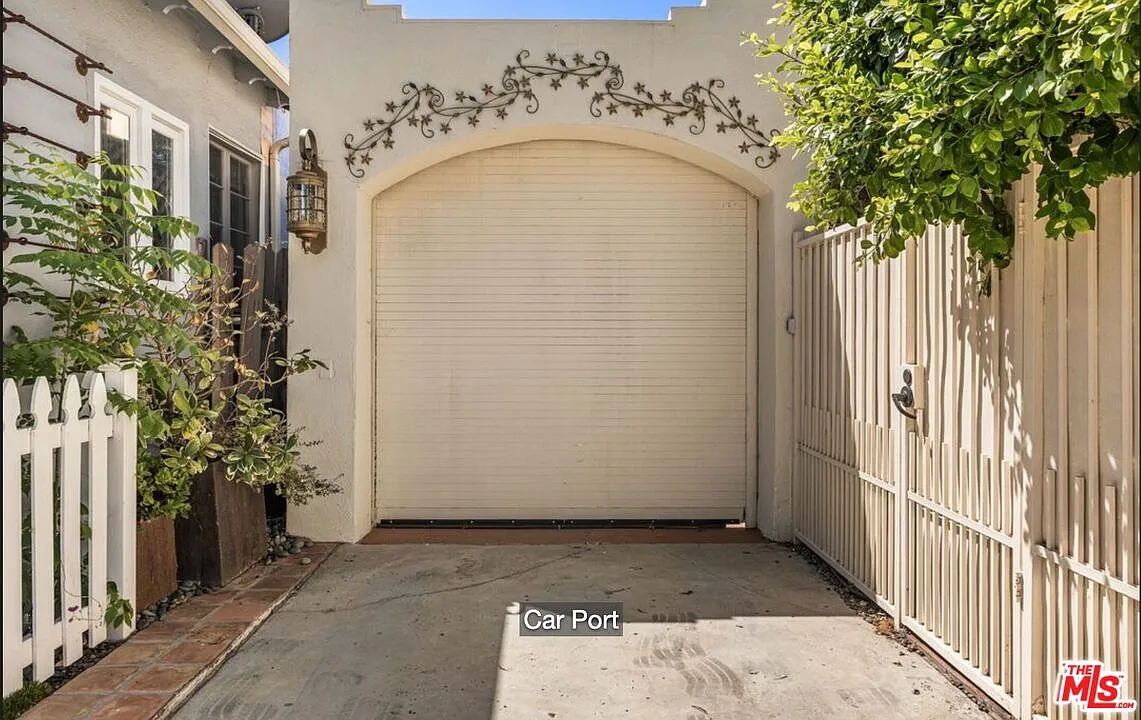 2 bed, 2.0 bath, 1091 sqft, $12,000 — Photo 3