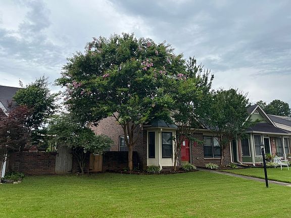 3rd image of 337 Autumn Ln SW