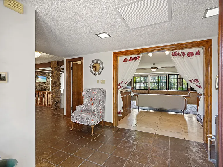 10307 Donna Ave — Photo 42