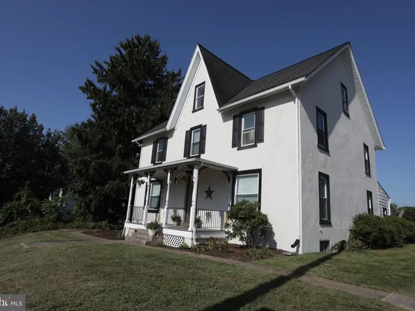523 Bridge St, Mont Clare, PA 19453