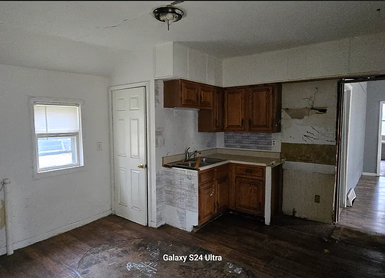 1618 W Kettelle St — Photo 6