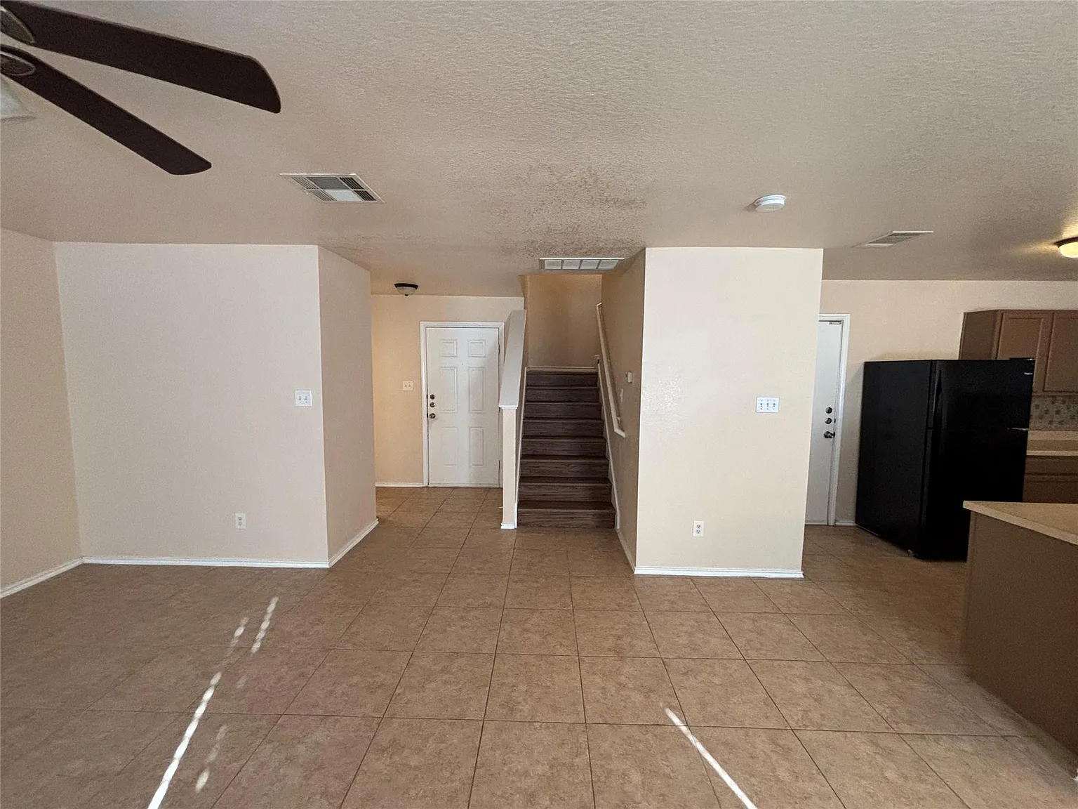 3 bed, 2.5 bath, 1785 sqft, $1,775 — Photo 3