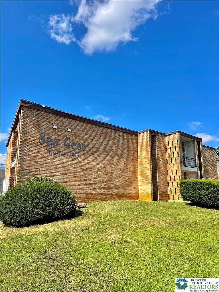 2 bed, 1.0 bath, 950 sqft, $1,500 — Photo 1
