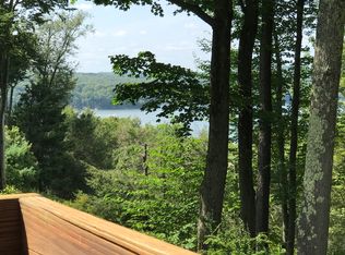 110 Woodmont Cir, Greentown, PA 18426