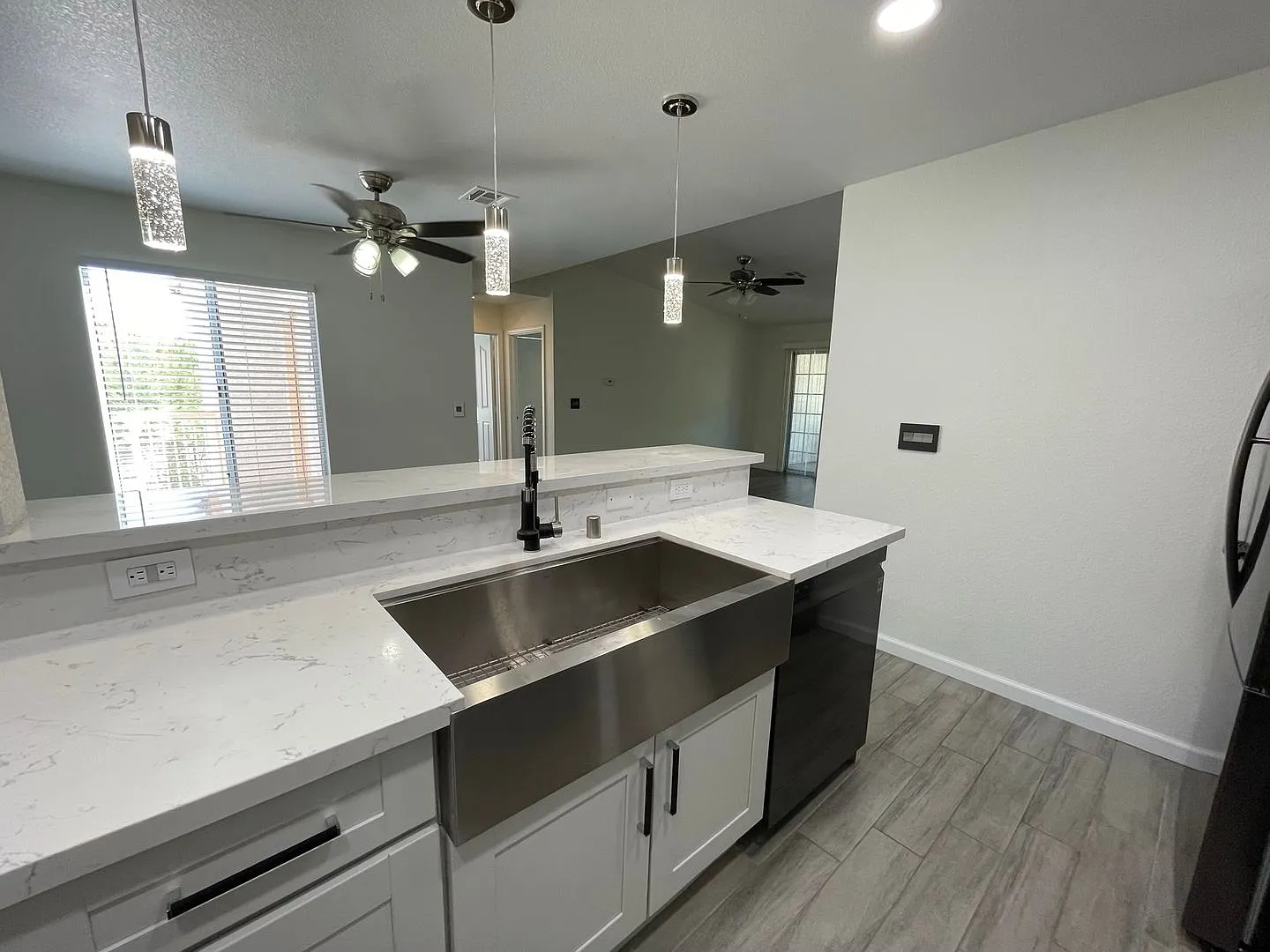 Welcome home to this gorgeous 3 bedroom 2 bath condo with 2 car garage! — Photo 3
