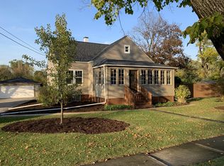 556 W Harding Rd, Lombard, IL 60148