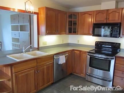 Kitchen
						:
						11' X 11' All appliances included.