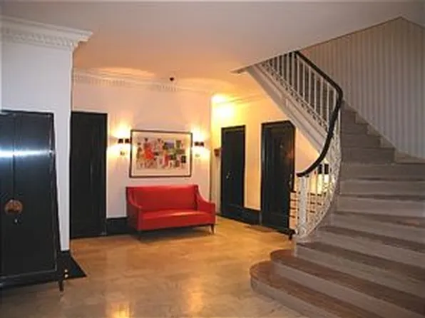 25 Fifth Avenue image 1 of 2