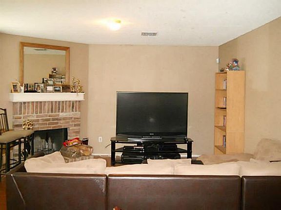 2nd image of 3115 Breton Dr