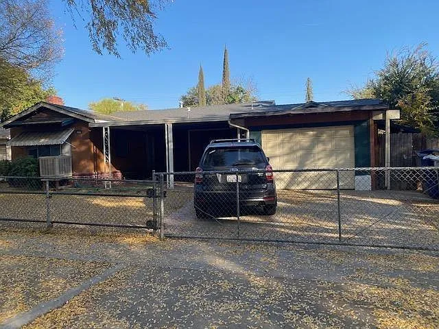 1433 S Whitney Ave photo 1