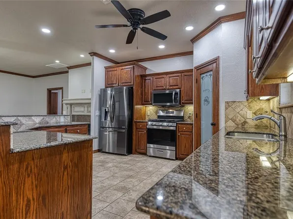 2205 Ez Go Dr, Weatherford, OK 73096