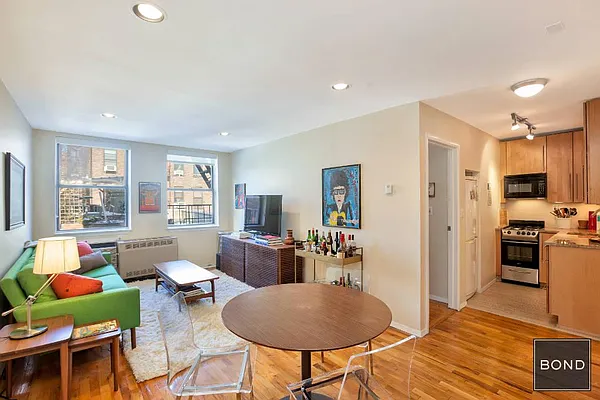 Sold by Bond New York | media 3