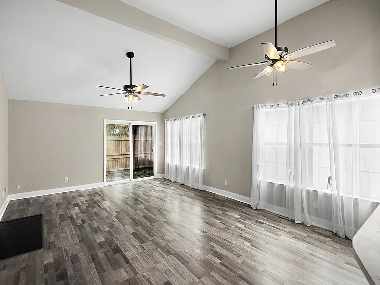 3045 Yorktown Cir — Photo 9