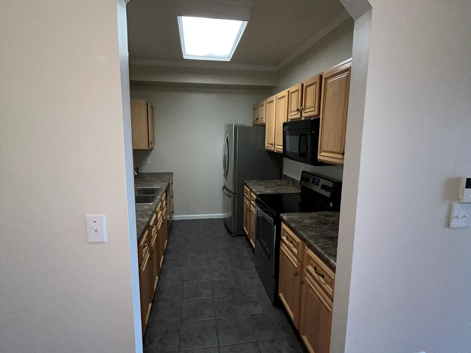4 bed, 1978 sqft, $2,200 — Photo 3