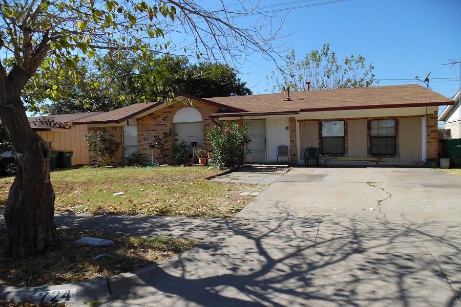 1st image of 724 University Pl
